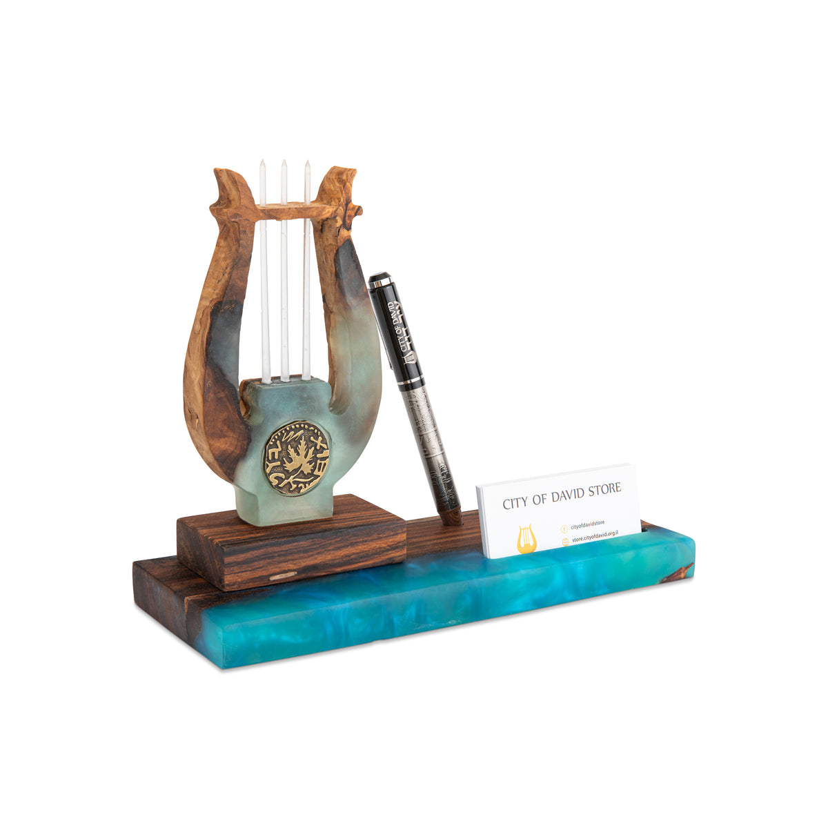 מעמד שולחני למשרד בעיצוב כינור דוד משולב עם מטבע &quot;חירות ציון&quot;