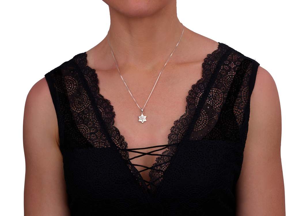 תליון מגן דוד וחריטת עץ החיים