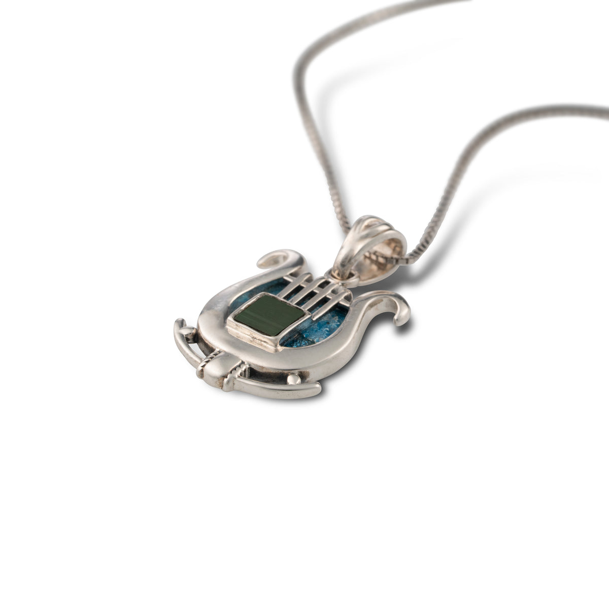 שרשרת נבל ננו כסף על המיתרים רקע זכוכית רומית