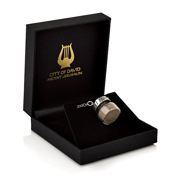 שרשרת כסף כתב עברי קדום עם עפר הר הבית